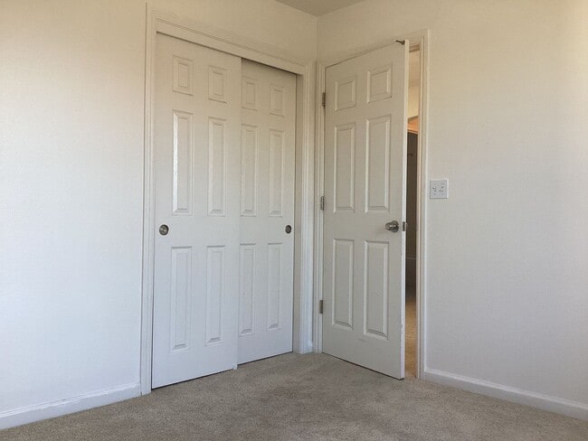 Building Photo - 1587 Etchings Way