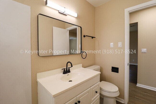 Building Photo - 3 Bed | 2.5 Bath in Oologah!