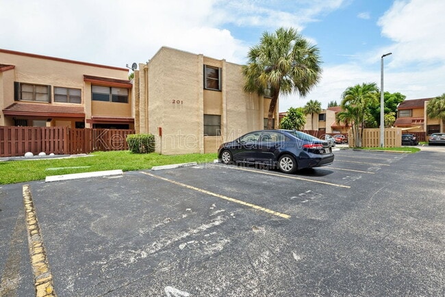 Building Photo - 201 W Park Dr