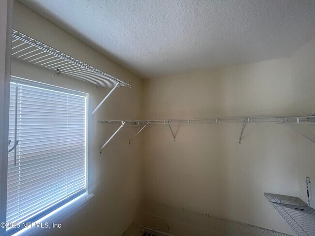 Building Photo - 1500 Calming Water Dr