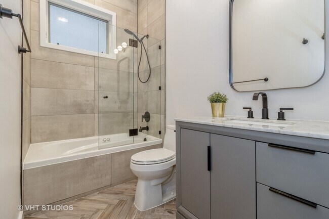 Building Photo - 1644 W Blackhawk St