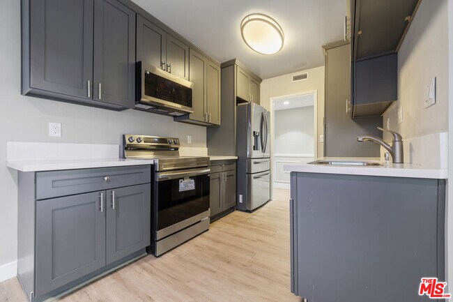 Building Photo - 3212 W 84th Pl