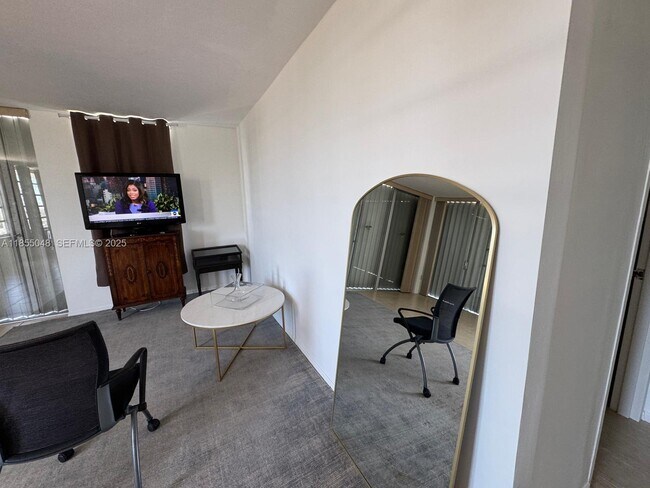 Building Photo - 7800 Carlyle Ave