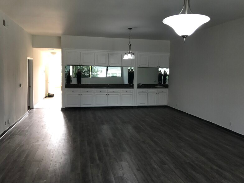 Building Photo - 4161 Los Feliz Blvd