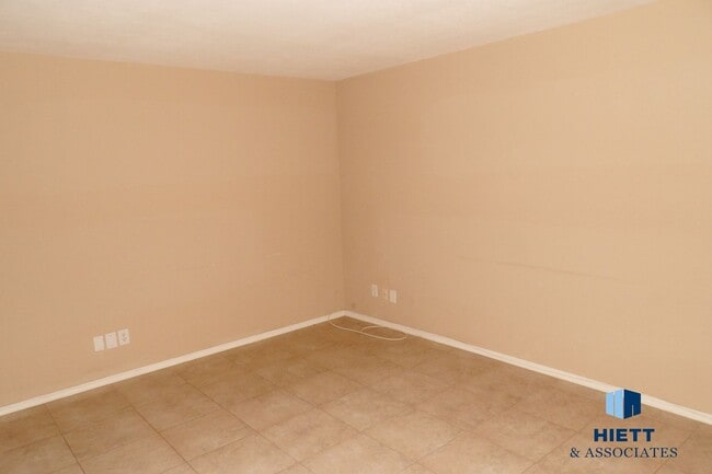 Building Photo - Gorgeous Upper Valley rental home