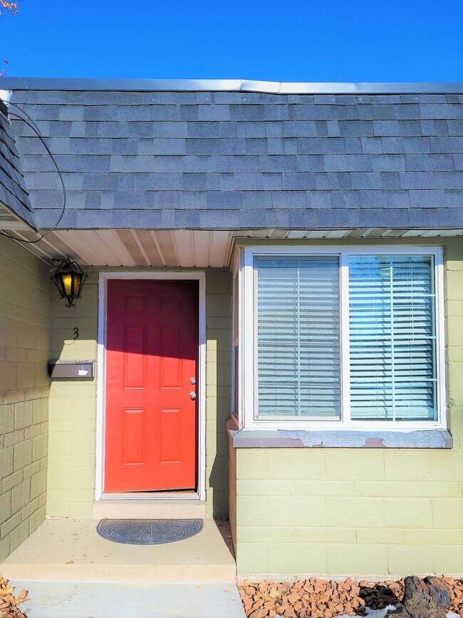 Building Photo - Convenient Sugar House Apartment for Rent!