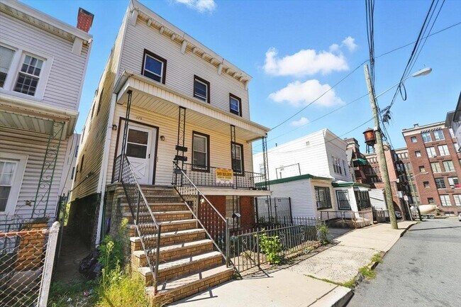 Building Photo - 175 Van Winkle Ave