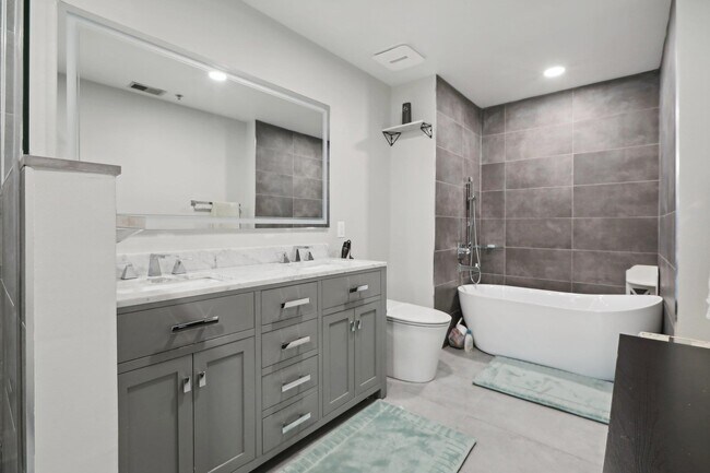 Building Photo - 80 Lydia Dr