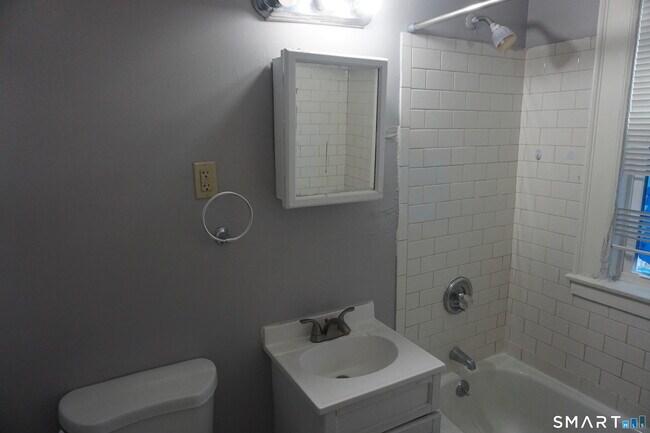 Building Photo - 472 Prospect Ave