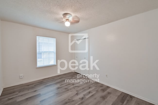 Building Photo - $1,625! 2Bed/2Bath duplex in Arlington! Pr...