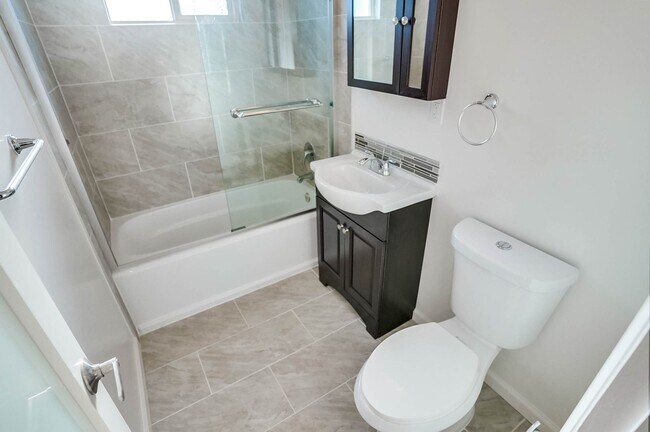 Building Photo - 3530 W Adams Blvd