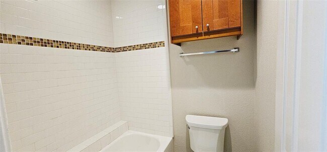 Building Photo - 7685 Northcross Dr