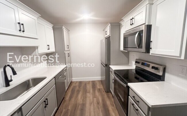 Building Photo - Modern Condo with Pool Access and Patio | Available Now!