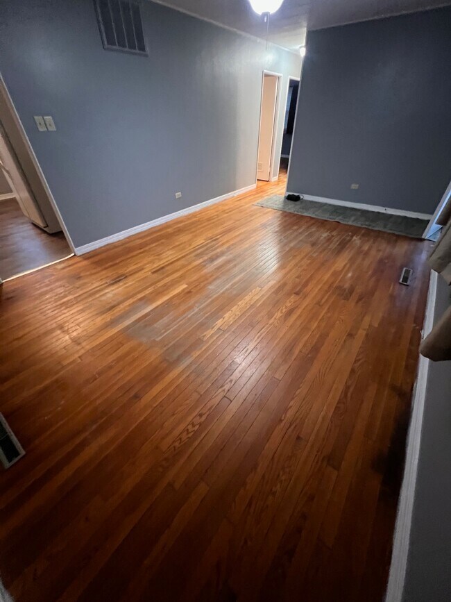 Building Photo - 1109 Sarasota Dr