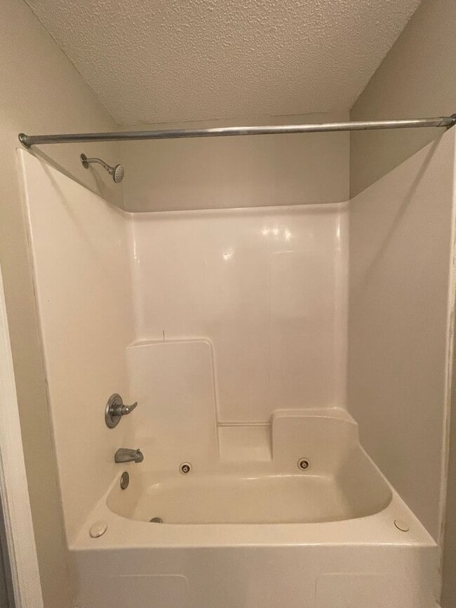 Building Photo - Courtyard Subdivision!!