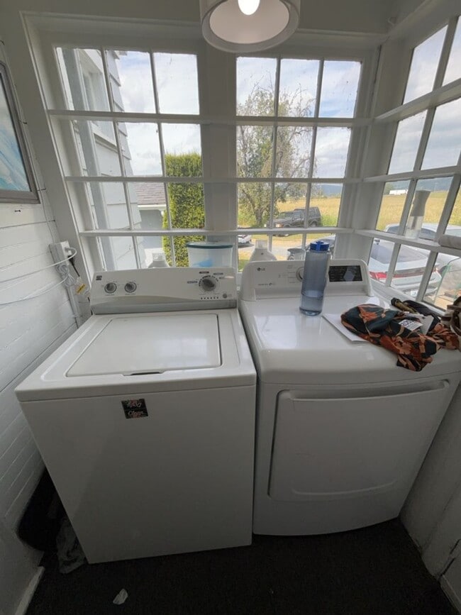Building Photo - Charming DADU 2BD 1 BA