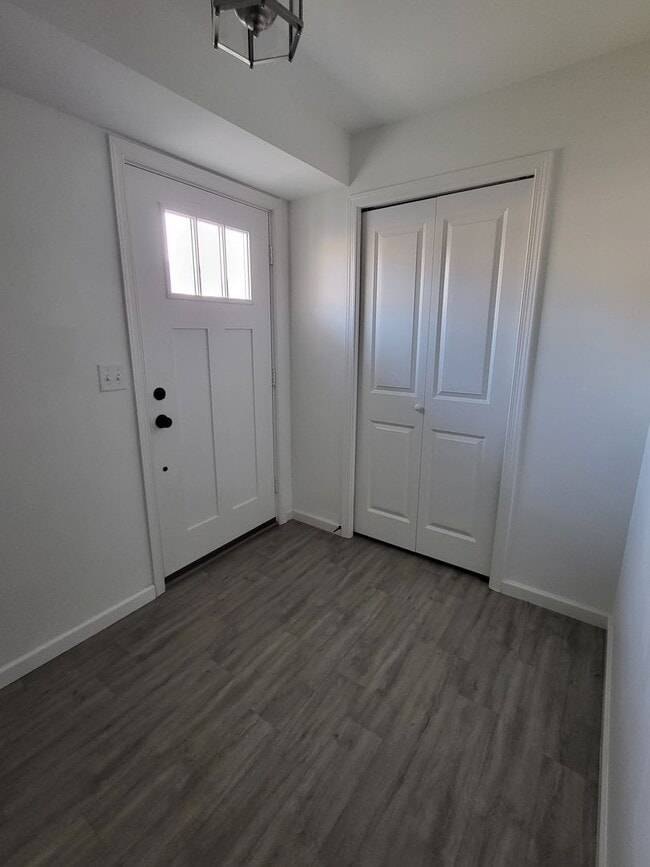 Building Photo - Spacious Modern 3 Bedroom Townhome in Annv...