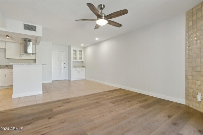 Building Photo - 8649 E Royal Palm Rd