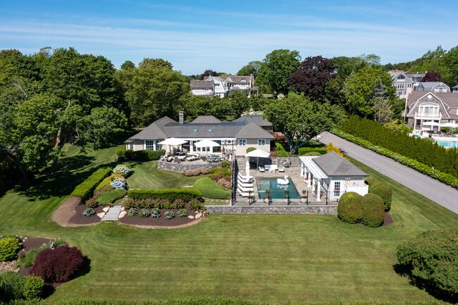 Building Photo - 3 Barclay Sq