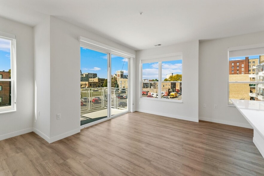 Building Photo - 5945 6th Ave