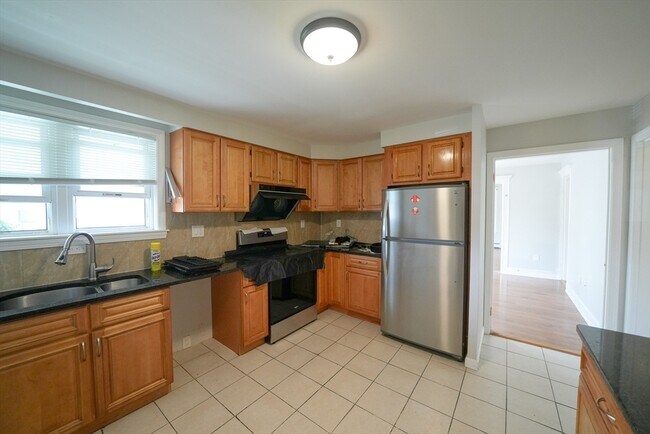 Building Photo - 15 Merrymount Ave
