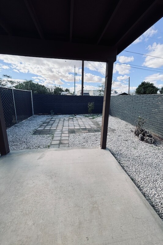 Building Photo - 495 S 16th Ave