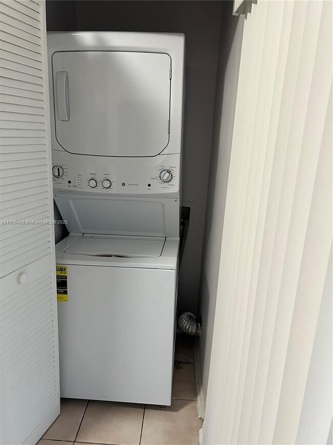 Building Photo - 16658 Hemingway Dr