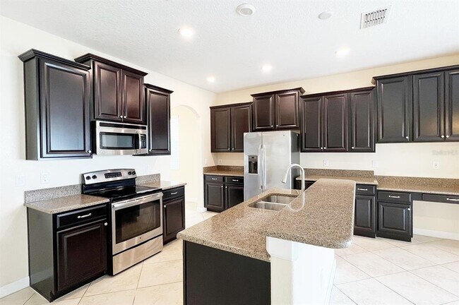 Building Photo - 1604 Thetford Cir