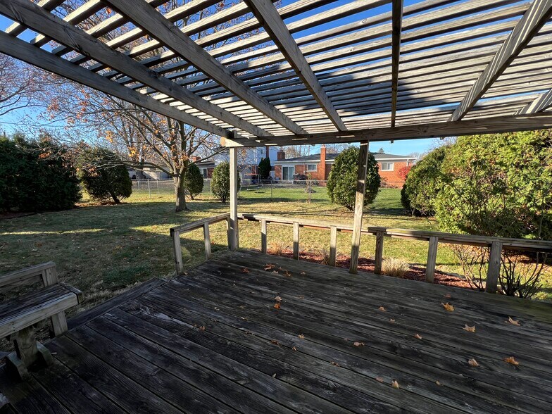 Building Photo - 30541 McGrath Dr