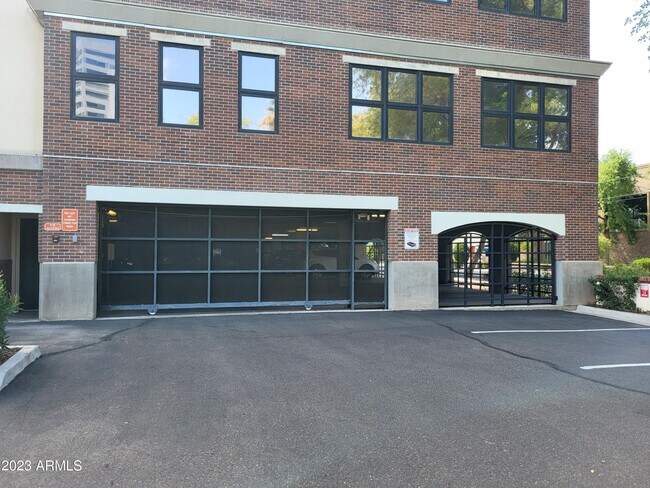 Building Photo - 914 E Osborn Rd