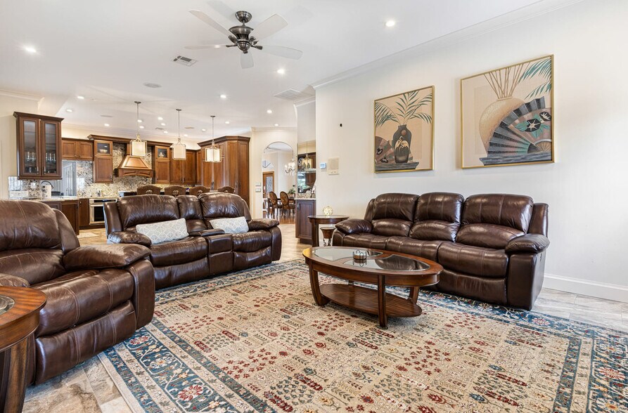 Building Photo - 842 Miramar Ct