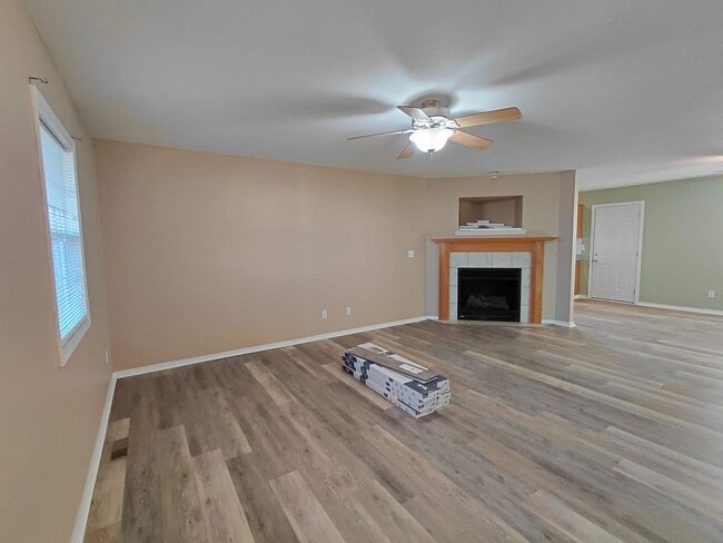 Building Photo - 2 Bedroom Home