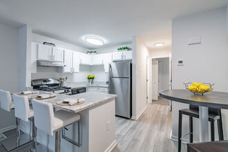 Building Photo - Nob Hill Apartment Homes