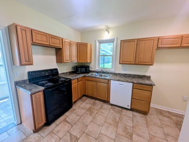 Building Photo - Remodeled 2-Bedroom, 1 Bath Home with Spacious Living Areas & Off-Street Parking