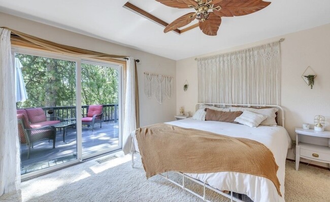 Building Photo - 22689 Cedar Pines Ave