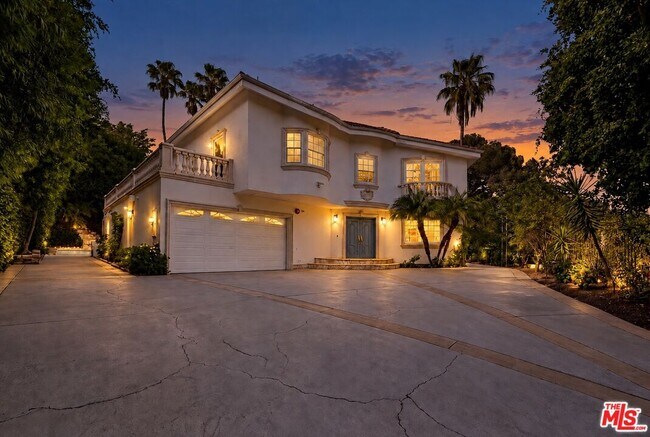Building Photo - 1109 Pine Dr