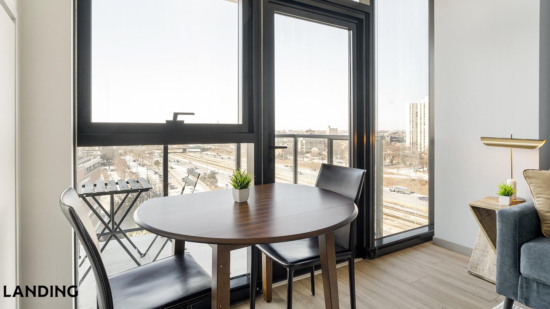 Building Photo - 513 S Damen Ave