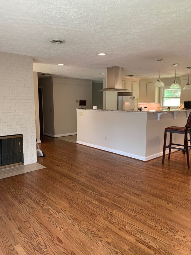 Building Photo - 924 McBryde Ln