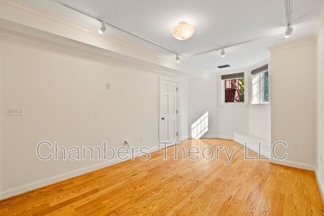 Building Photo - 4 Logan Cir NW