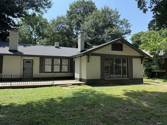 Building Photo - 753 N Evergreen St