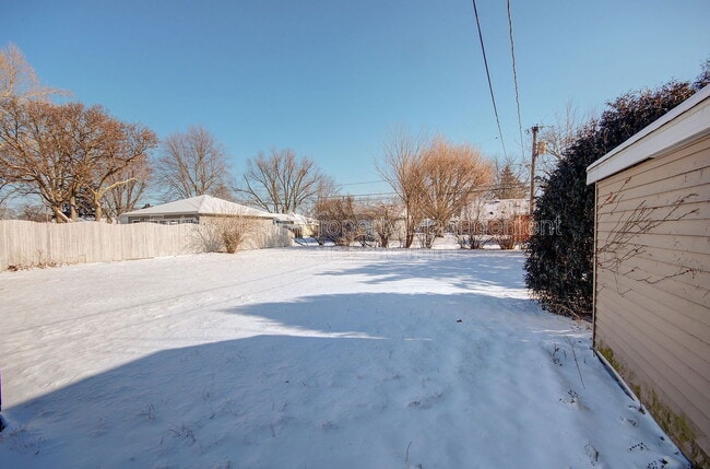 Building Photo - 1512 N May St