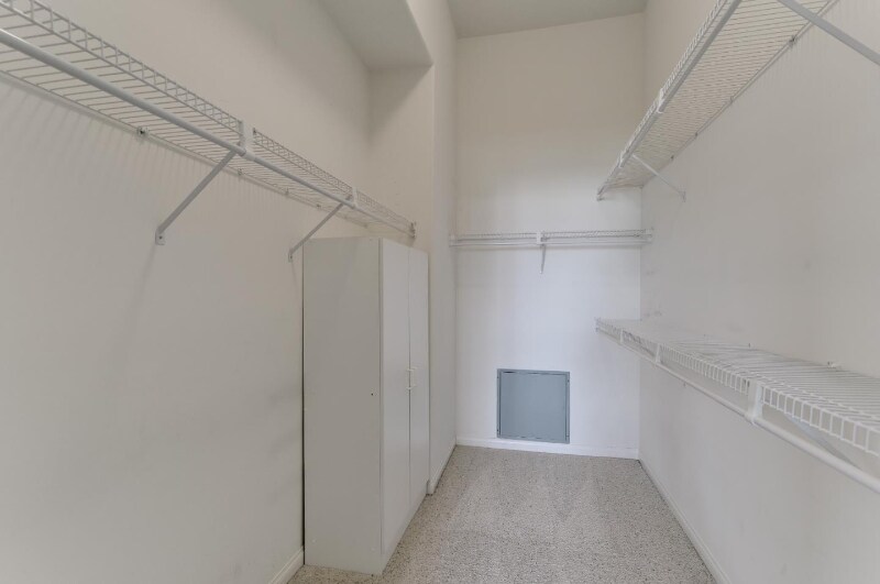 Building Photo - 130 E San Fernando St