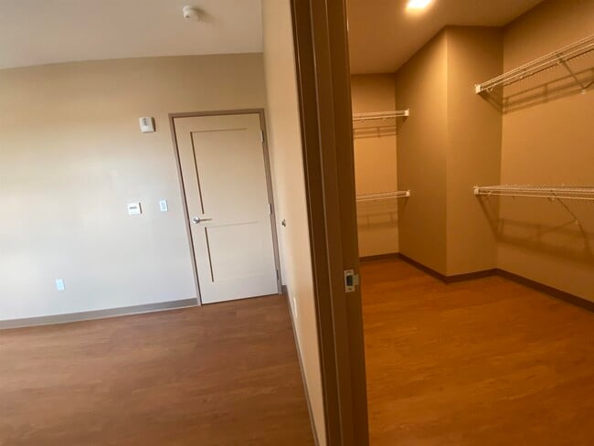 Building Photo - 83 Hanover St