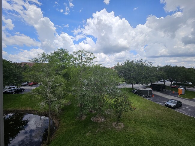 Building Photo - 14036 Fairway Island Dr