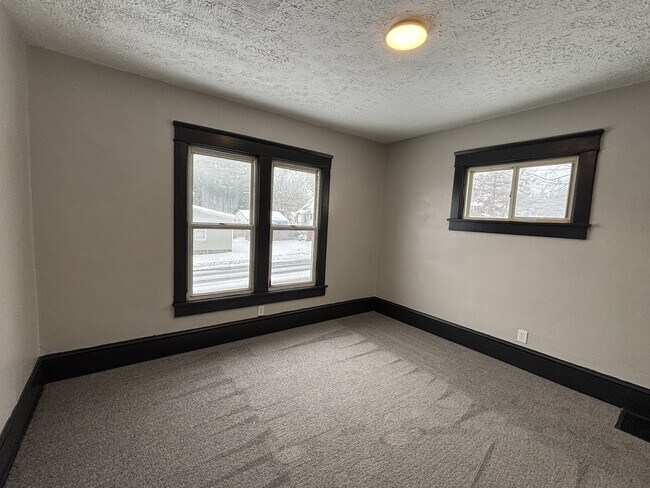 Building Photo - 1901 Maple Ave NE