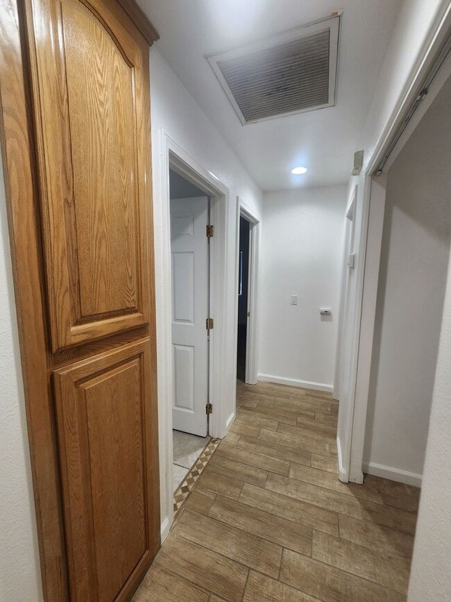 Building Photo - Newly Remodeled 3 Bedroom 2 Bath Home in C...