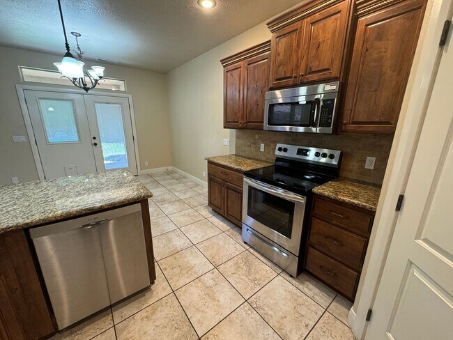 Building Photo - Great Home in LITTLE VALLEY!!!  Large yard!