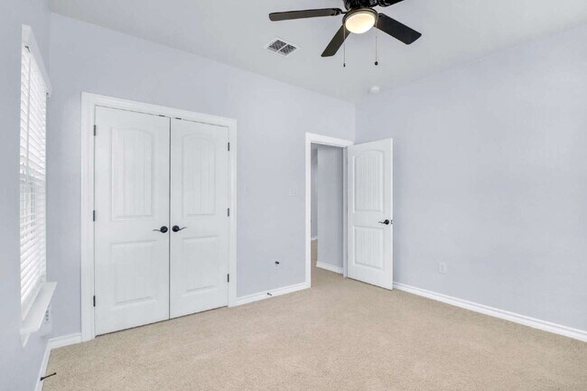 Building Photo - "Spacious 4-Bedroom Oasis with 3 Full Baths, Study, Game Room & NO HOA in San Antonio – 2,521 Sq ...