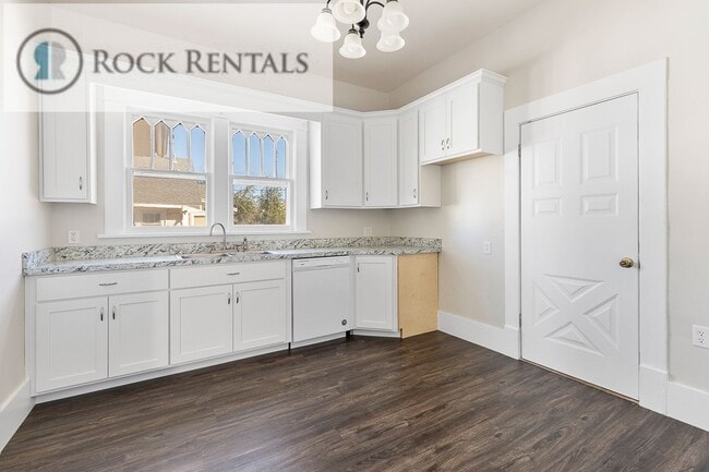 Building Photo - Recently Remodeled 3 Bed 1 Bath House