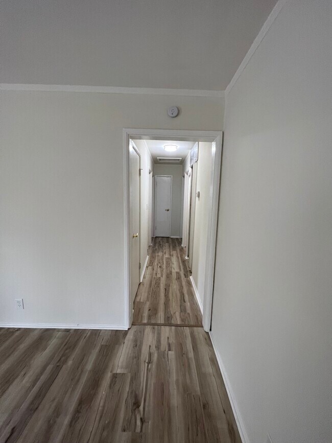 Building Photo - 2128 E 12th St